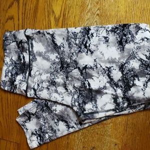 SO Black and White Marble Leggings